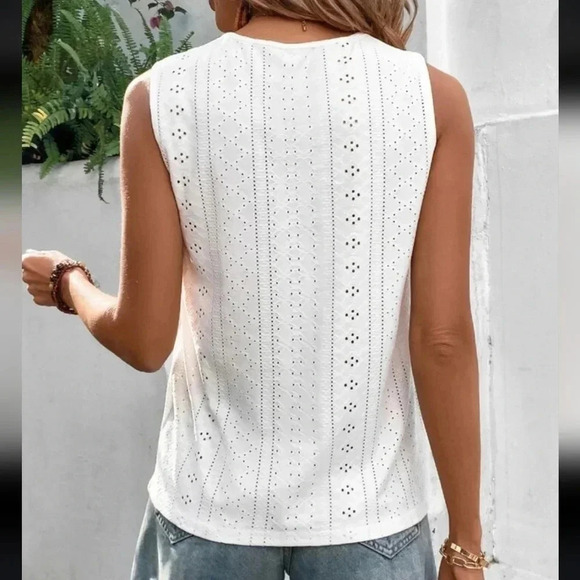 Guipure Lace Panel Eyelet Embroidery Tank White Top - Picture 2 of 5